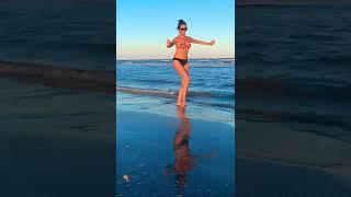 It’s always a good time and place for a little belly dance! #beachbellydance #short