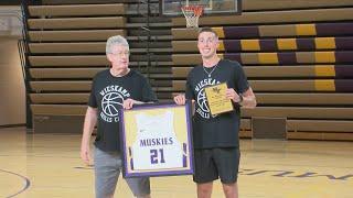 Muscatine Basketball star Joe Wieskamp enters Muskies Hall of Fame and has his jersey and number ret