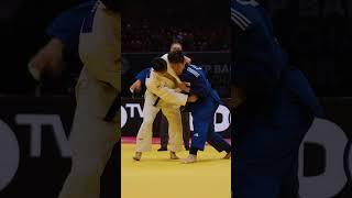 Arai turns the tables and secures his place in the final! 