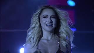 Hadise - Rakkas Şarkısını Ekibi İle Söyledi