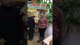 Дети читают на марийском языке