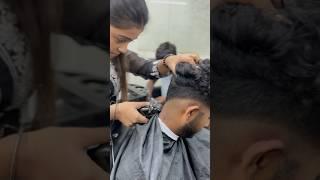 Men's barbering / female barber / short hair cut/ hairdressing / how to a fade hair cut #trending