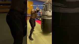 Heavy very Heavy punching bag #boxing #punch #boxeo