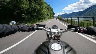 POV ti stai godendo il Lago di Como in sella alla BMW RNineT Scrambler