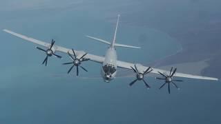 Дозаправка Ту-142 и Су-30СМ в небе над Крымом