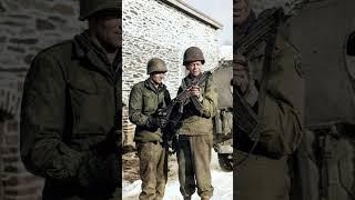 Interesting WW2 Image: Examining A German Assault Rifle