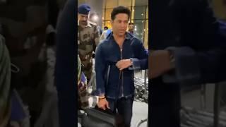 Sachin Tendulkar Simplicity ️ And Zero Attitude Nature , While He was Heading Out of Airport