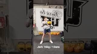Elle jerk a 16kg a 13ans