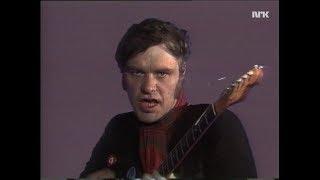 Kim Larsen - 682A  (Kringsat af fjender) (official Video) 1979