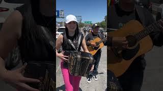 Iba cruzar la frontera en Tijuana y me bajaron del carro 🪗
