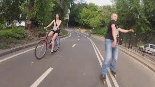 Аттракцион "Велосипедная дорожка" Cycling Пешеходы на велодорожке.