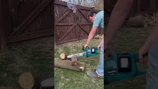 Are Electric chainsaws the future??   Makita Battery Chainsaw 🪵 #shorts #woodcutting