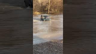 Нива штурмует реку Зиган ( Гумерово) #automobile #offroad #4x4 #паджеро #нива