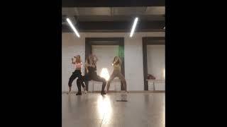 DANCEHALL class Dance - Girls dancing