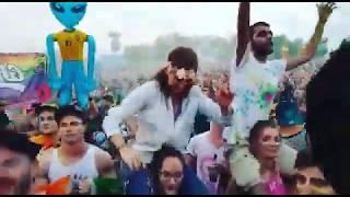 shoulder rides . festival