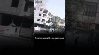 Anti-riot forces fleeing protesters in Sanandaj | Iran protests