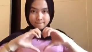 cewek hijab sange montok