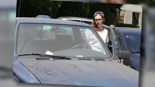 Someone Writes 'I Love Rob' On Kristen Stewart's Car - Splash News | Splash News TV | Splash News TV