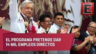 López Obrador presenta en Oaxaca plan de pavimentación de caminos