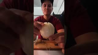 HOW TO CUT AN ONION #yum #food #chef #cooking #kitchenhacks #hacks #yum #kitchenskills #learn #howto