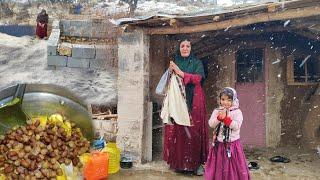 The resilience of a strong mother and daughter in the heart of the snowy mountains️