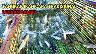 PERANGKAP IKAN DI TENGAH SUNGAI, CARA TRADISIONAL MENANGKAP IKAN DI SUNGAI | JELAJAH NAGARI