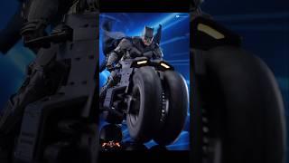 The Flash - 1/6th scale Batman and Batcycle Collectible Set blogger photos #hottoyscollectibles