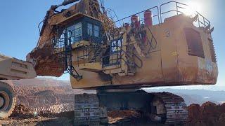 Huge 450 Tons Caterpillar 6040 Excavator Loading Hitachi EH3500 250 Tons Capacity Dumpers