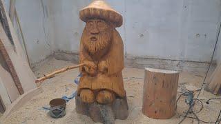 Рыбак рыбака видит из далека, Фигура рыбака из дерева бензопилой, Wood fisherman