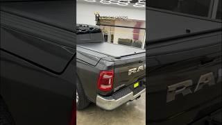 RAM 3500 Instalamos Capota Elétrica Módulo de Subida do Vidro Pescoço do Engate e Antifurto da Roda!