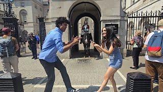ESPIARING BOLLYWOOD ACTORS DANCE IN FRONTBOF THE KING'S #bollywood