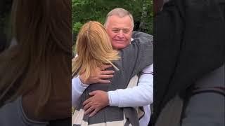 ⭐️ Ольга Орлова принесла огромный букет любимых цветов на могилу своей подруги Жанны Фриске