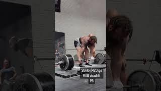 Powerlifter Andrew Hause Smashes a 420-kg (925.9-lb) Raw Deadlift PR