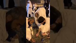 Hujjaj collecting pebbles muzdalifah Makkah  #muzdalifah #makkah #makkahlive #makkahmukarama