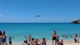 United Airlines, St Martin, Princess Juliana International Airport runway landing