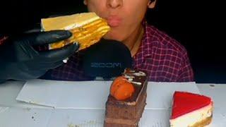 I eat delicious cakes asmr Я кушаю вкусные торты