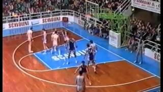 Tkachenko colpisce Natali ma Davis stende l'Armata Rossa 1987