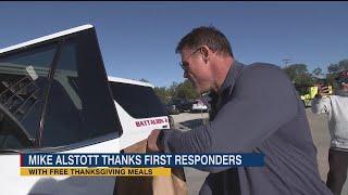 Mike Alstott thanks first responders with Thanksgiving meals