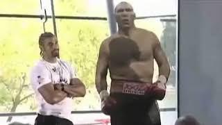 David Haye destroys Nikolai Valuev's head in a Press Conference