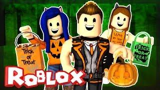 Roblox Halloween - TRICK OR TREATING IN HAUNTED CREEPY HALLOWSVILLE! | ItsFunneh