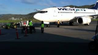 Westjet Boeing 737-700 @ YKA Kamloops Airport