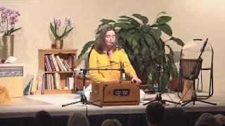 Yoga Vidya Samstagabend Satsang am 12.10.2019 mit Katyayani