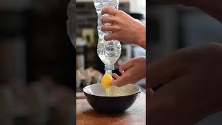 勞 Genius Egg Yolk Separator Hack! (Plastic Bottle Trick)