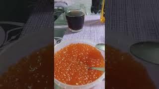 бухаем водку и закусываем  икрой ! в гораже !