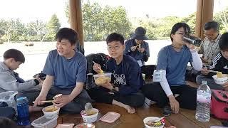 Korean kids eats ramen speaking Nagamese dialect (funny video)