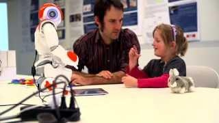 Kids and robots learn to write together (sous-titres en français)