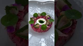 Easy beetroot and herbs tartare, braised onions, greek yogurt, green oil 🩷 #food #shorts #recipe