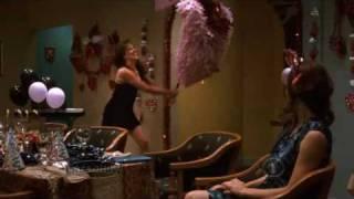 Jennifer Garner hits the pinata