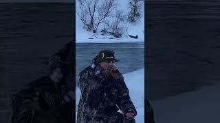 Как добыть питьевую воду на рыбалке! #рыбалка #природа #отдых #русалка #щука #shorts