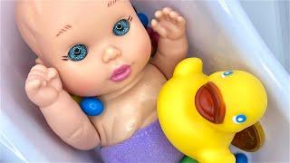 Relax Video ASMR - KAKA Having Bath With Colourful Candies